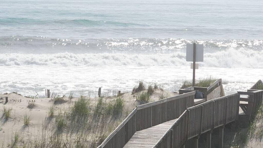 Ganze Wohnung, Oceanfront 2Br / 2 Bath Wohnung im zweiten Stock mit Pool und Terrasse am Meer in South Rodanthe, Waves