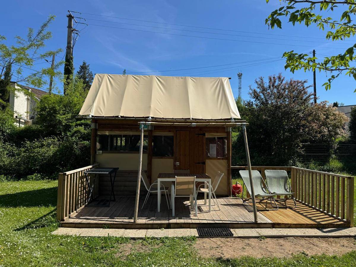 Camping Bois et Toilés in Saint-Rambert-d'Albon, Région de Valence