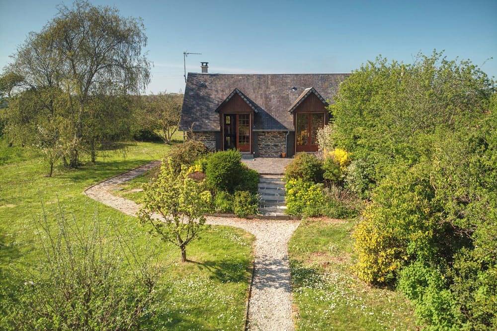 Le bergerie, charming house with large garden in Surtainville, Côte de la Déroute