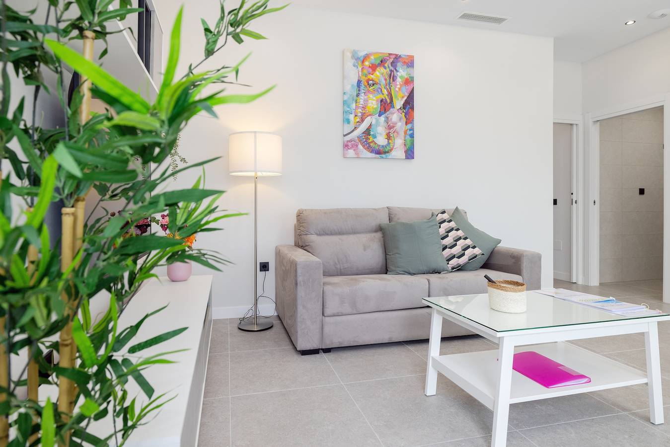 Apartamento inteiro, Apartamento '1 Quarto Selene' com piscina partilhada, Wi-Fi e ar condicionado in Torre del Mar, Costa del Sol