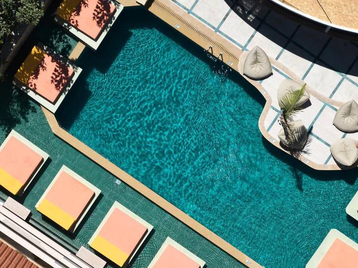 Hôtel pour 2 personnes, avec terrasse ainsi que piscine et vue