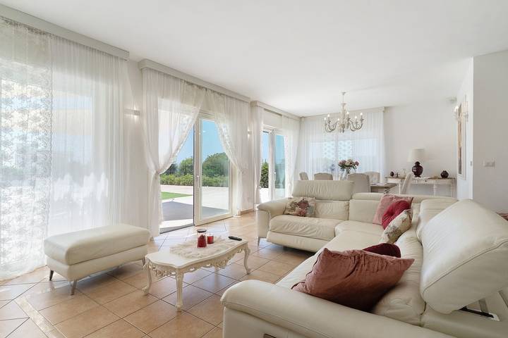 Casa Vacanze 'Alisea' con Vista Mare, Wi-Fi e Aria Condizionata in Torre Suda, Racale