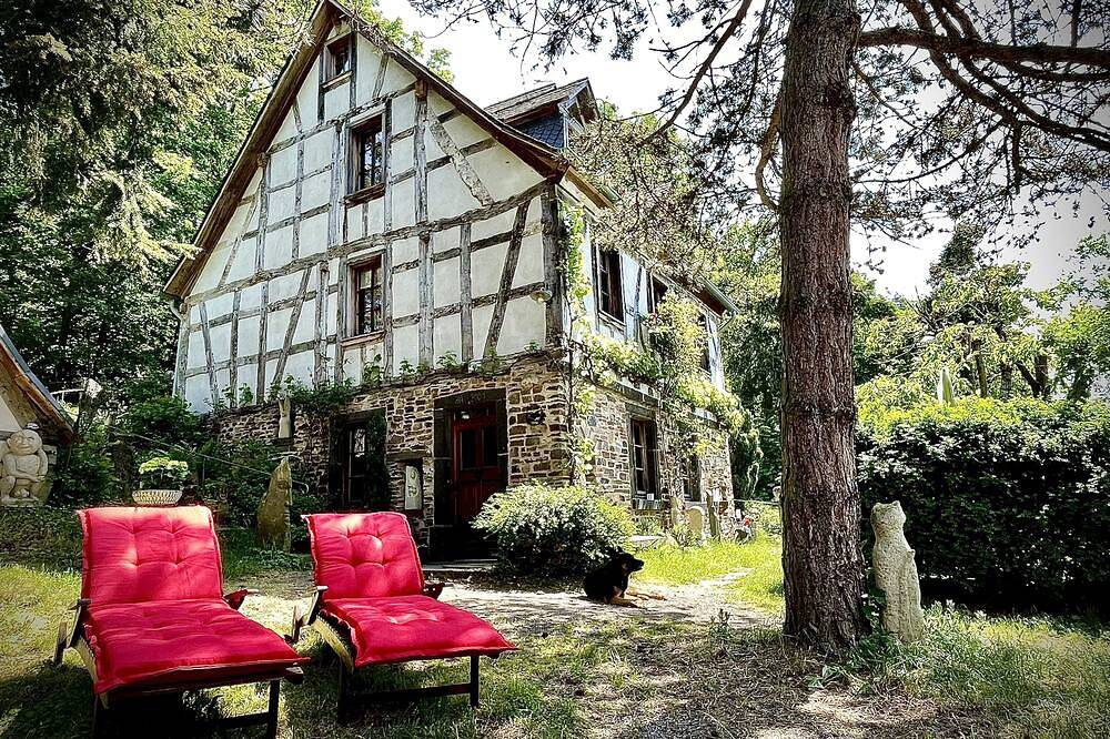 Ganze Wohnung, Ferienwohnung in außergewöhnlichem Bruchstein-Ferienhaus in Mörz (Münstermaifeld), Münstermaifeld