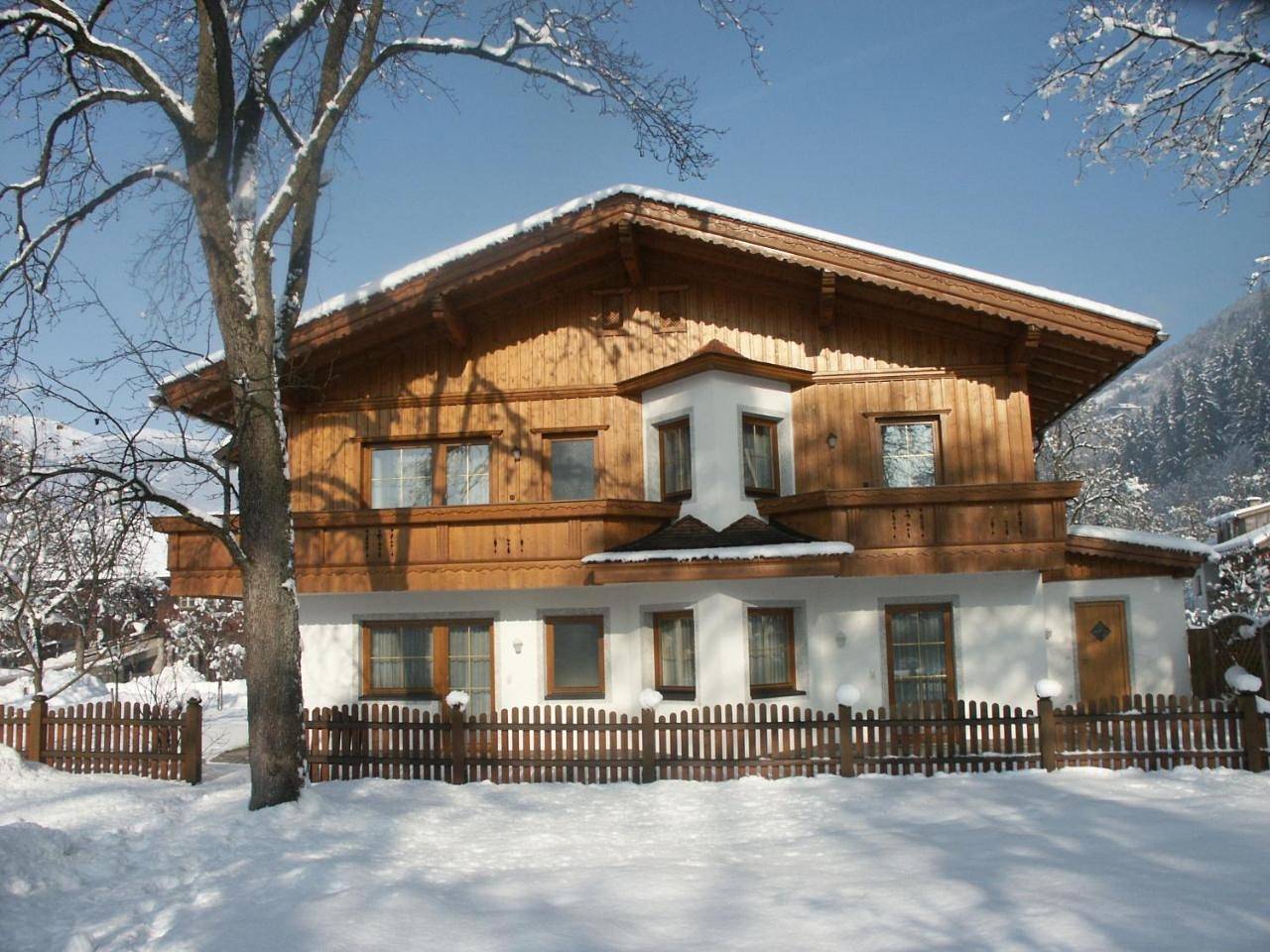 Geheel appartement, Two-Bedroom Apartment with Balcony (4 Adults) in Mayrhofen, Zillertaler Alpen