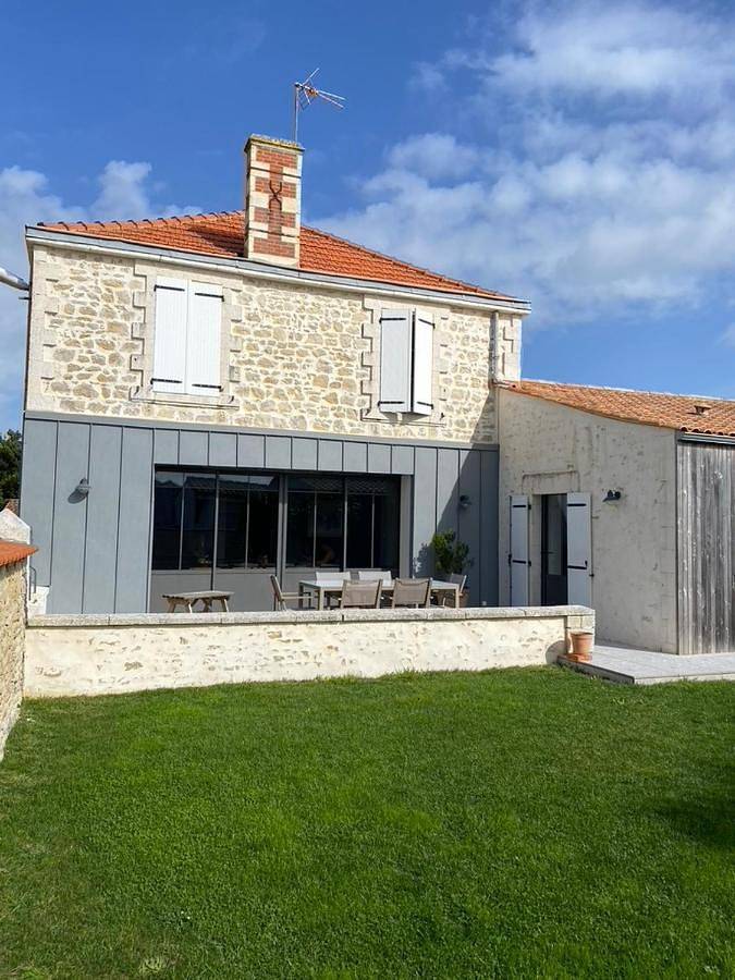 Gîte pour 5 personnes, avec Terrasse ainsi que Jardin et Vue à Charron