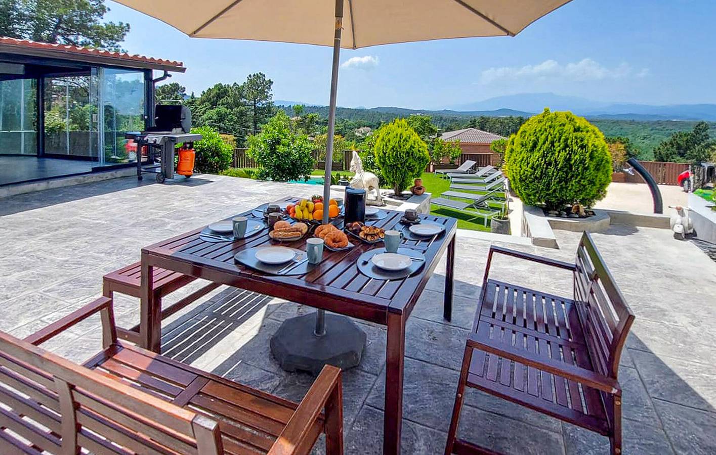 Ruime woning op 1,5 km van het strand: inclusief wifi, zwembad, parkeerplaats en airconditioning! in Central Lloret de Mar, Lloret de Mar