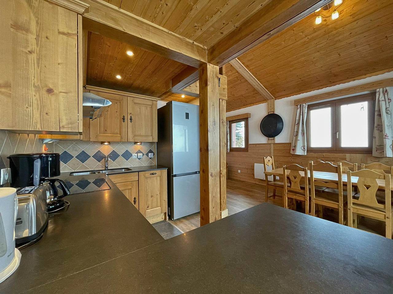 Entire apartment, 8-person duplex in Menuires, ski-in/ski-out, pets allowed in Saint-Martin-de-Belleville, Les Trois Vallées