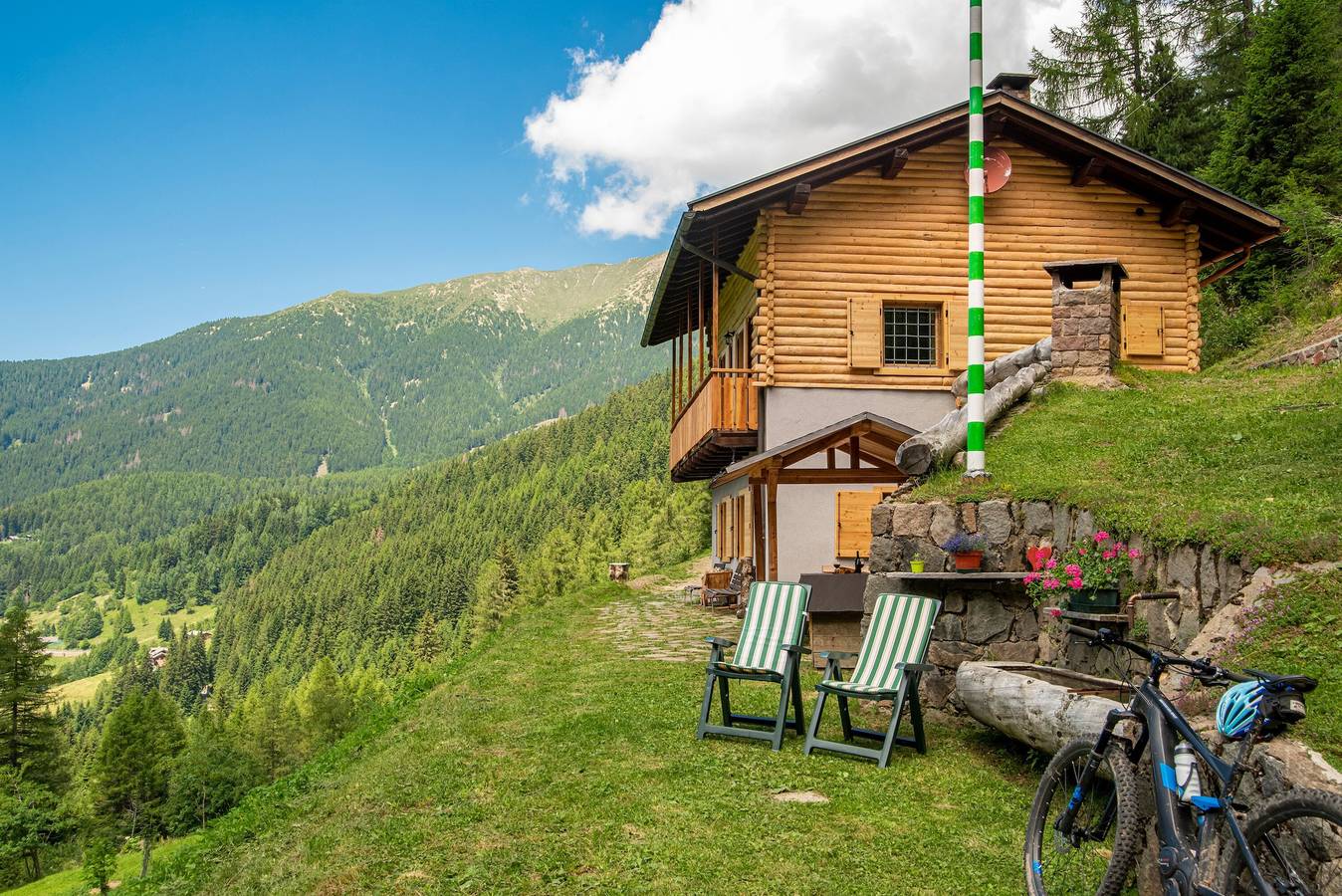 Chalet "Baita dei Minatori Val dei Mocheni" with Mountain View, Private Terrace & Wi-Fi in Palù del Fersina, Valsugana