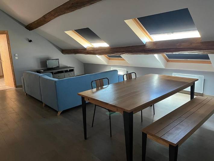 Gîte pour 8 personnes, avec Terrasse et Jardin ainsi que Piscine et Sauna dans Saint-Hilaire-de-Brens