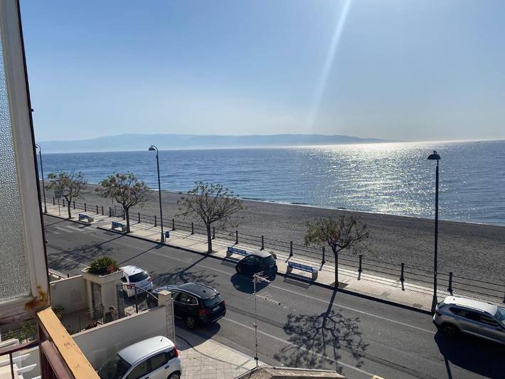 Gîte pour 5 personnes, avec Balcon ainsi que Terrasse et Vue à Alì Terme