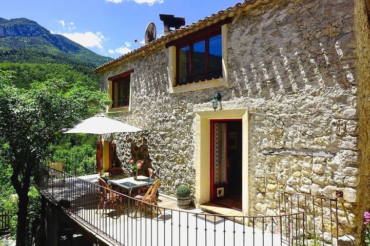 Gîte pour 4 personnes, avec terrasse à Gars (homonymie)