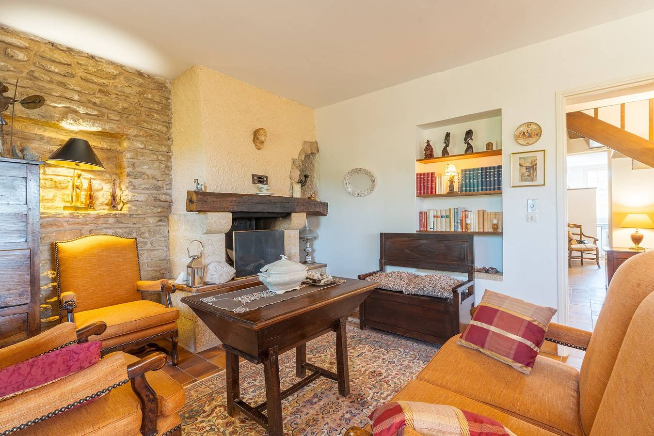 Maison de Vacances 'Saint Eyries' avec Vue sur la Montagne, Terrasse Privée et Wi-Fi in Village de Gordes, Gordes