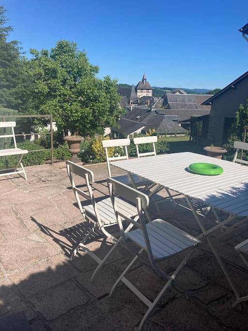 Location de vacances pour 6 personnes, avec terrasse ainsi que vue et jardin à Chamberet - 4