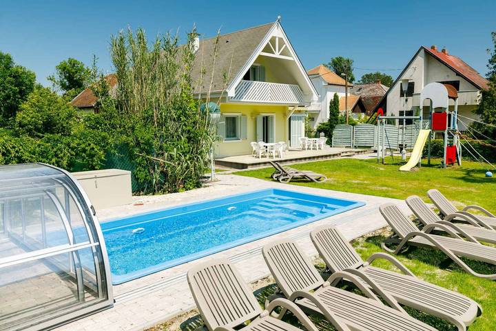Ferienhaus für 12 Personen, mit Garten in Balatonmariafürdö