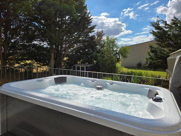 Chambre d’hôte pour 2 personnes, avec Jacuzzi et Terrasse ainsi que Jardin et Piscine