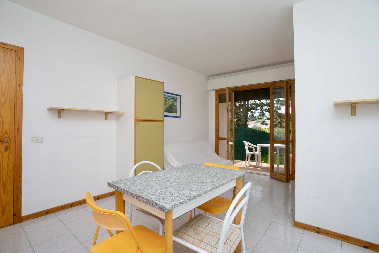Ganze Wohnung, S075 - Sirolo, two-room apartment with garden in the center  in Sirolo, Riviera del Conero