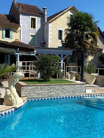 Hôtel pour 2 personnes, avec terrasse et piscine, animaux acceptés dans Boulazac Isle Manoire