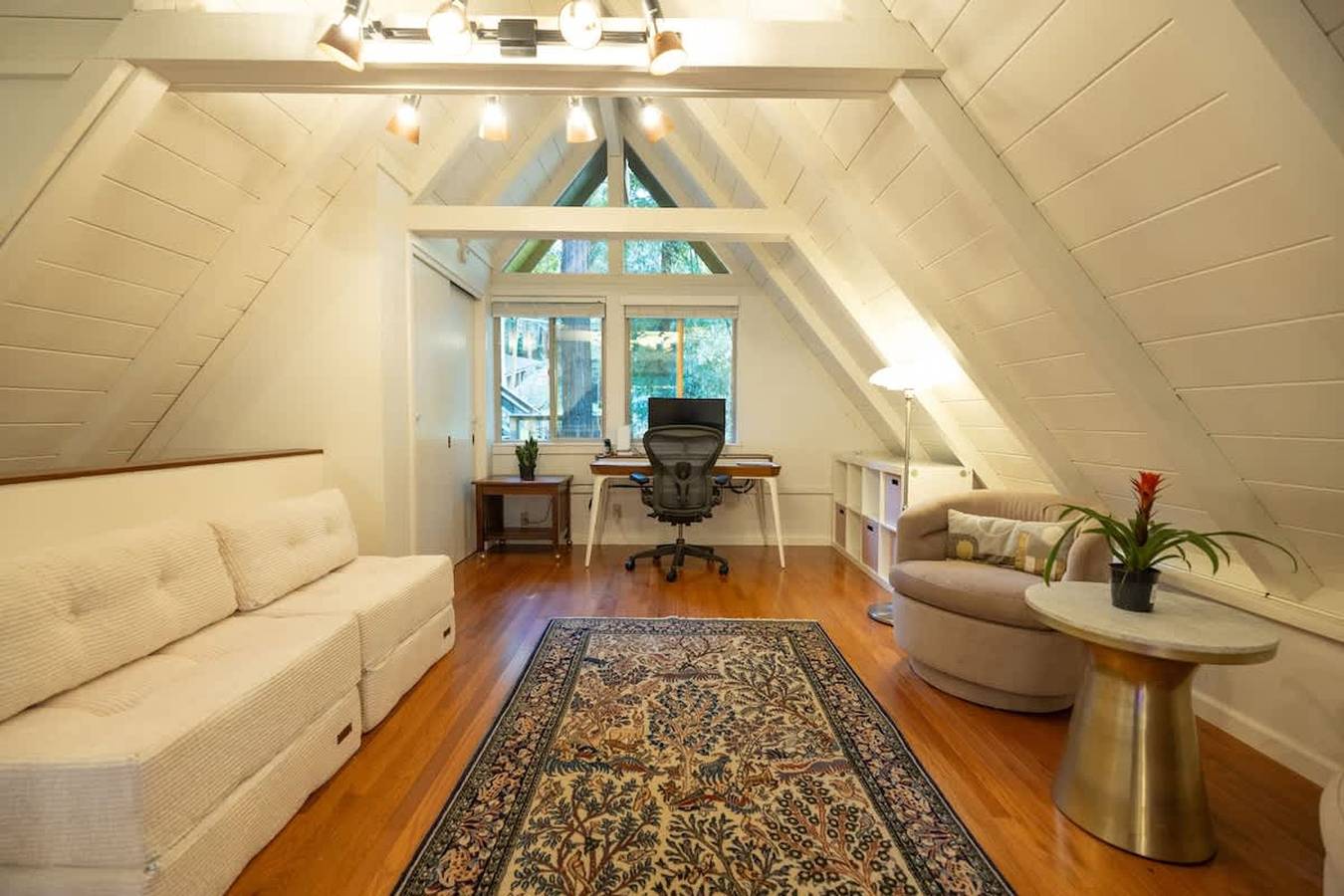 Redwood Treehouse Retreat Near Muir Woods w  Deck in Mill Valley, California North Coast