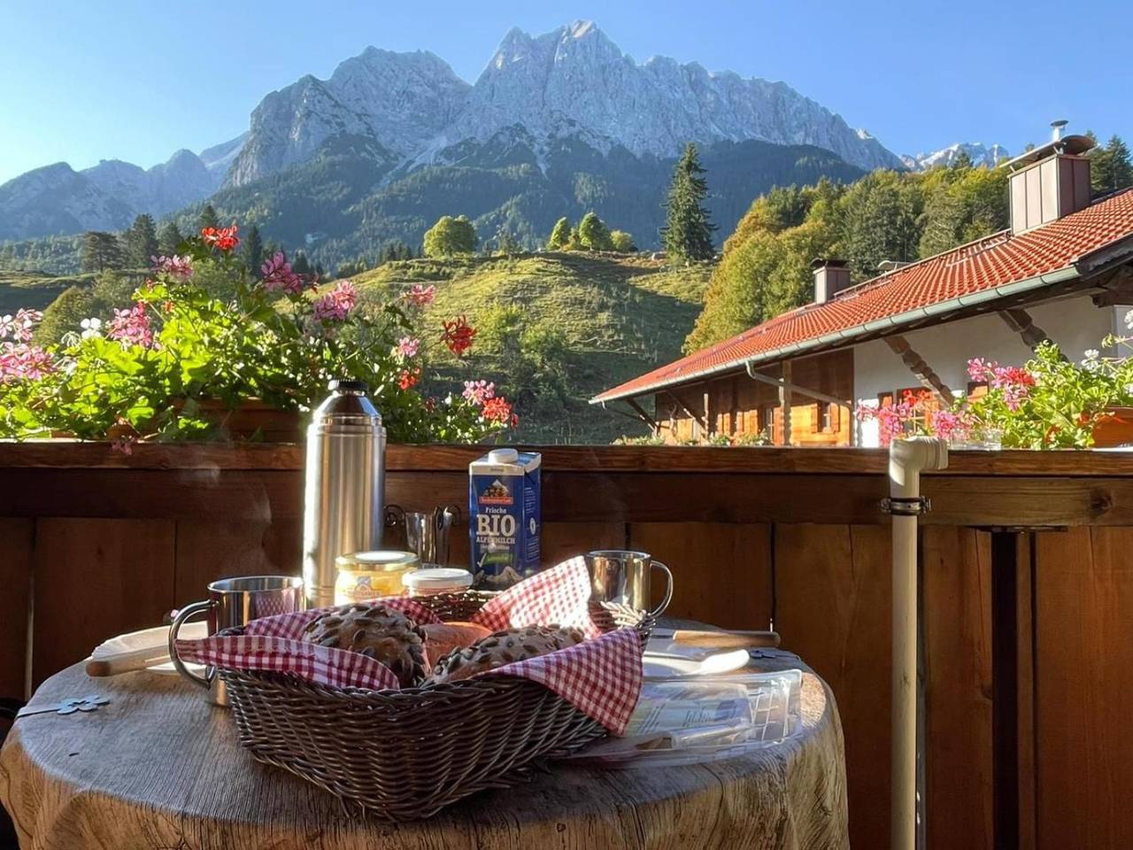 Ολόκληρο το διαμέρισμα, Apartment 'Höllental' with Mountain View, Balcony and Wi-Fi in Grainau, Eibsee