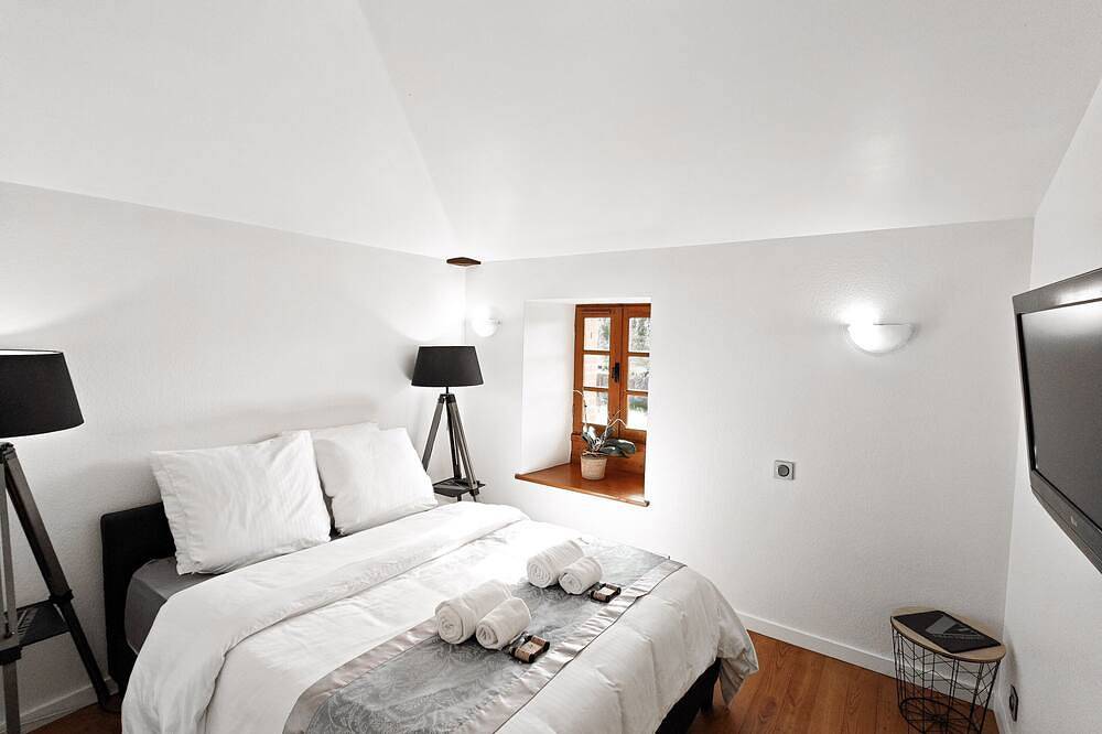 Villa Tagibao with heated pool and Spa in Lesterps, Charente