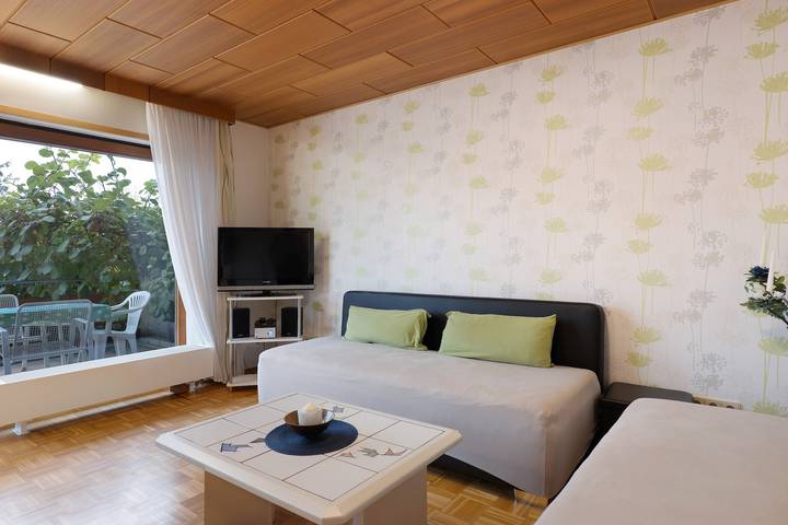 Appartement entier, Appartement 'Ferienwohnung Bender' avec jardin partagé, balcon et Wi-Fi in Sinsheim, Kraichgau