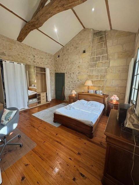 Location de vacances pour 6 personnes, avec jacuzzi et terrasse ainsi que jardin et piscine à Grézillac - 4