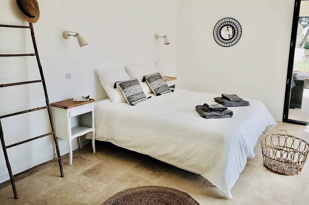 Très belle villa provençale avec piscine - entre pinède et mer - 8 personnes in Ceyreste, Région de Marseille