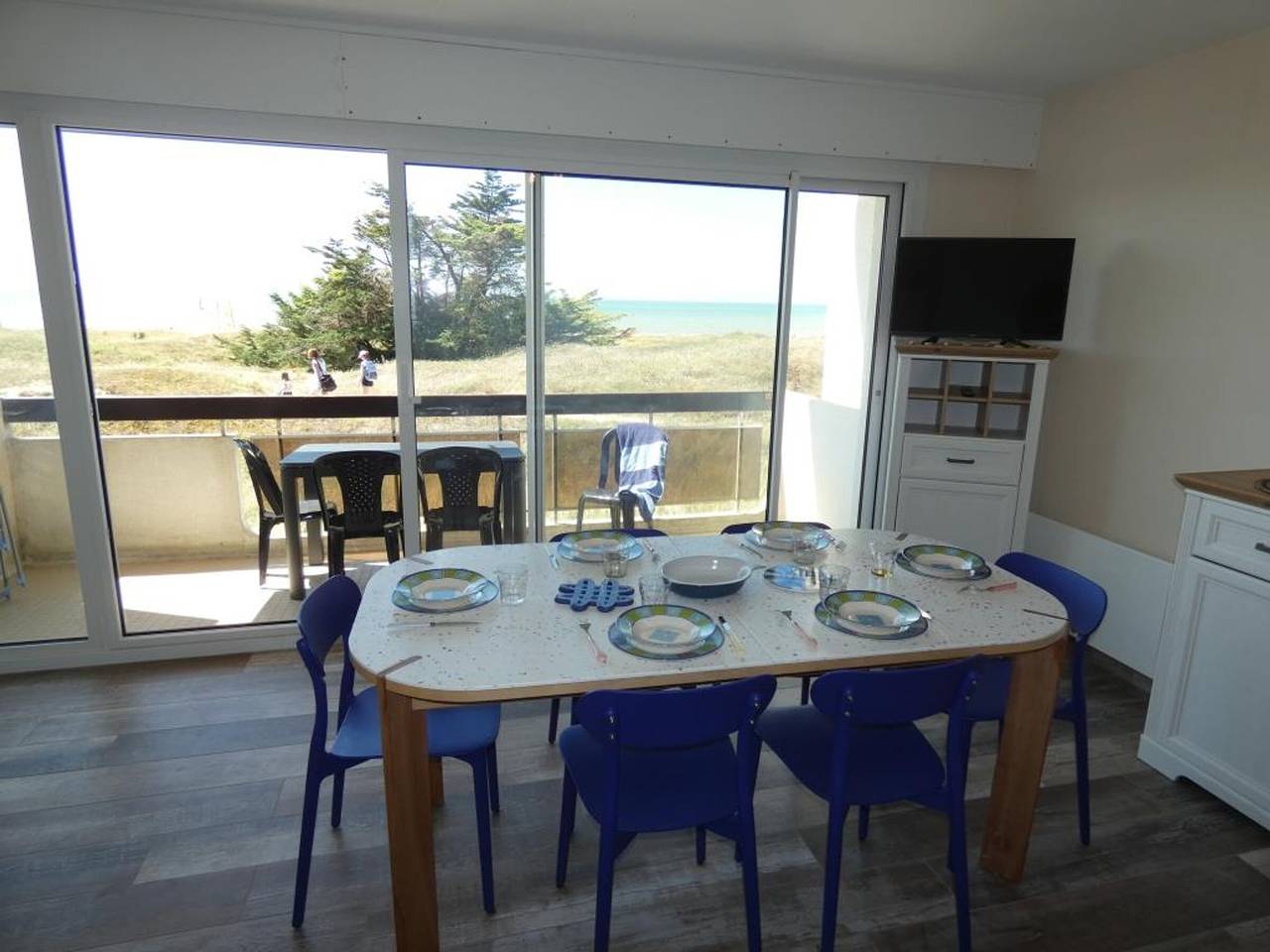 Appartement entier, Appartement rénové, 2 chambres, balcon, parking, face mer in Notre-Dame-de-Monts, Vendée