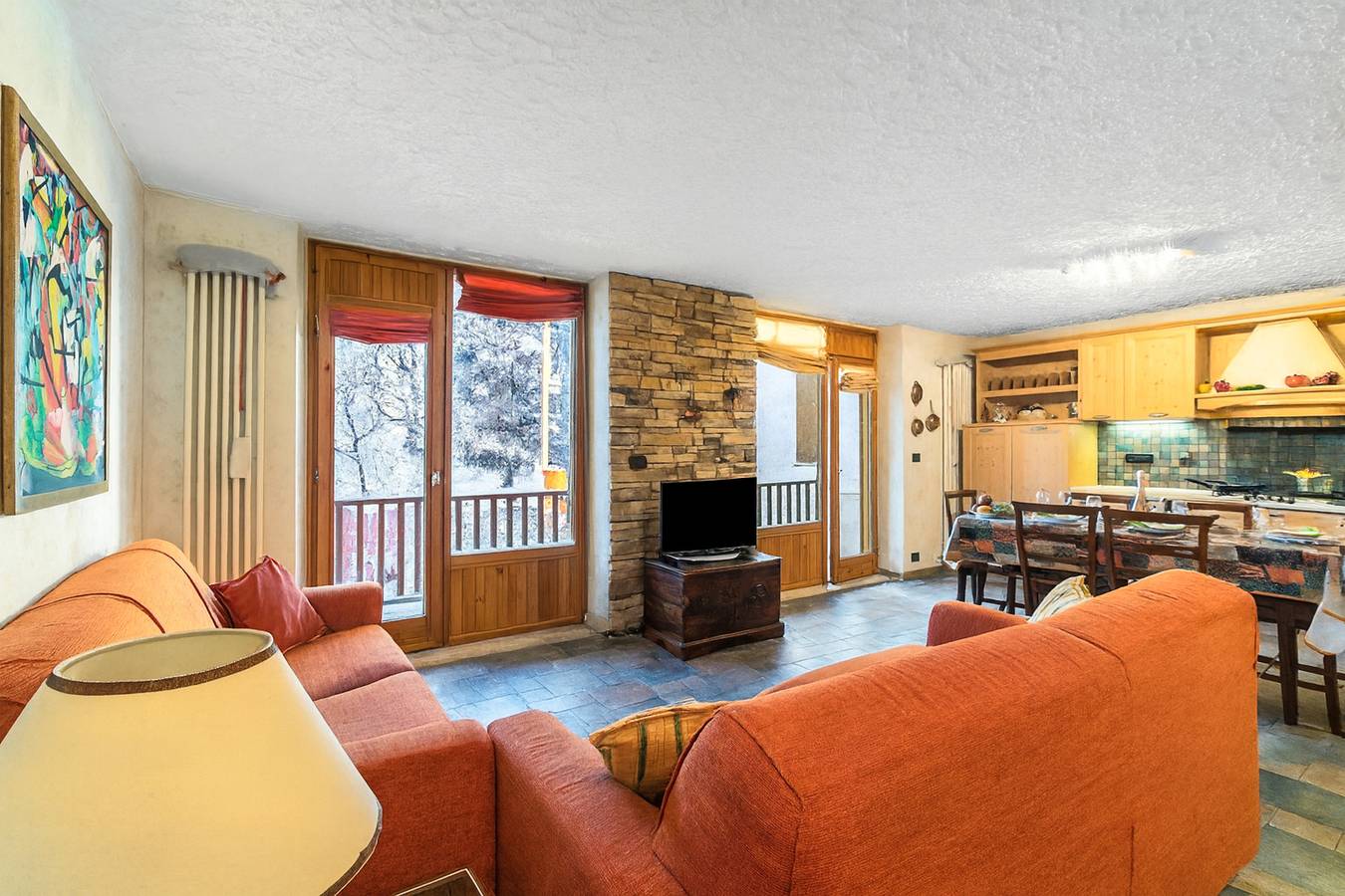 Apartamento entero, Retiro con vistas a la montaña: WiFi, TV, Cocina, Balcón - Cerca de la estación de esquí in Sauze d'Oulx, Via Lattea