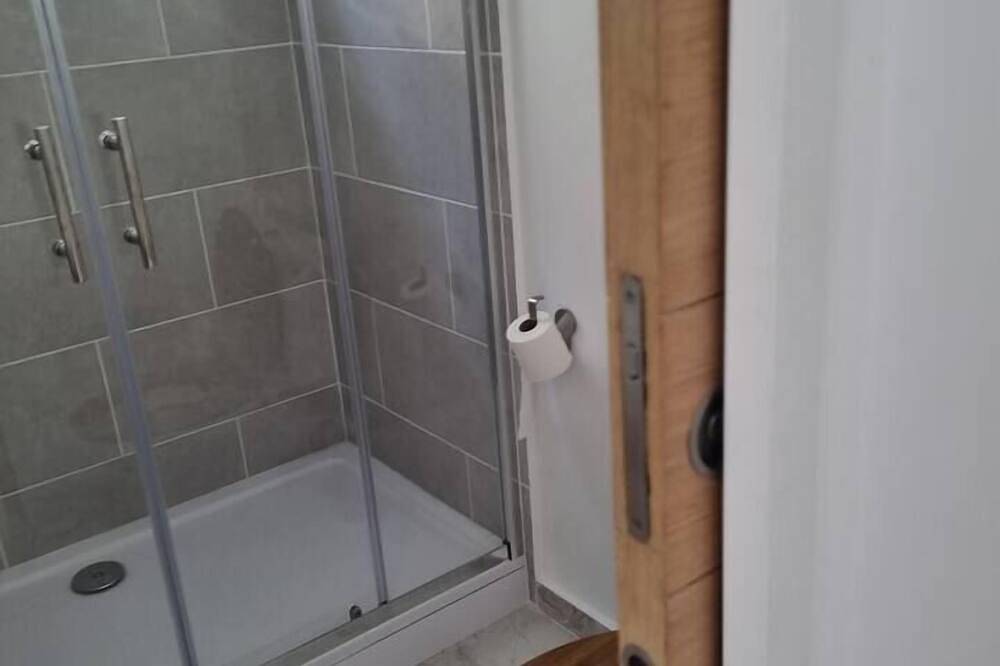 Entire apartment, Studio 30 meters, close to marina in Port-Saint-Louis-du-Rhône, Arles region