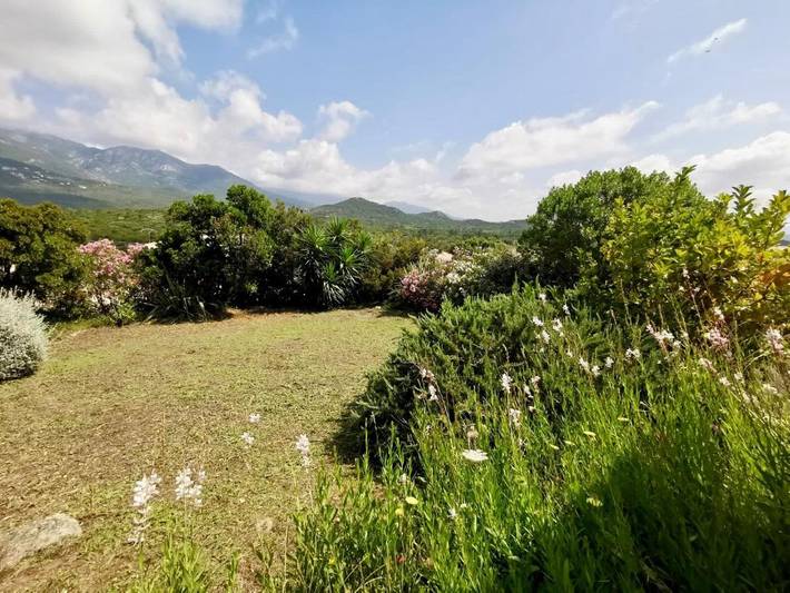 Appartement de vacances pour 2 personnes, avec terrasse ainsi que vue et jardin