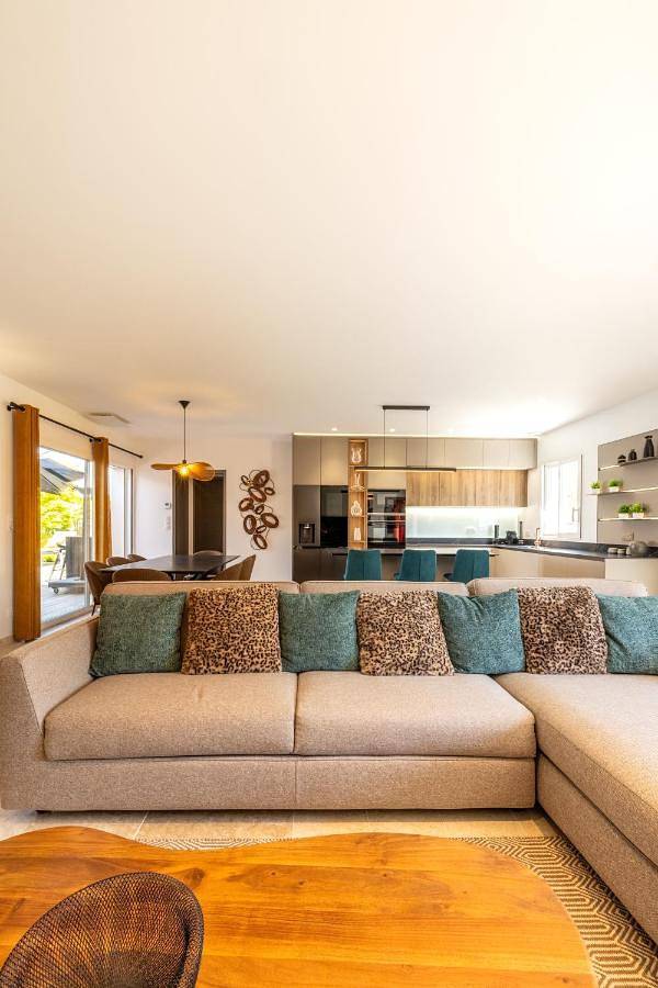 Location de vacances pour 8 personnes, avec jacuzzi ainsi que piscine et jardin à Saint-Ciers-du-Taillon - 2