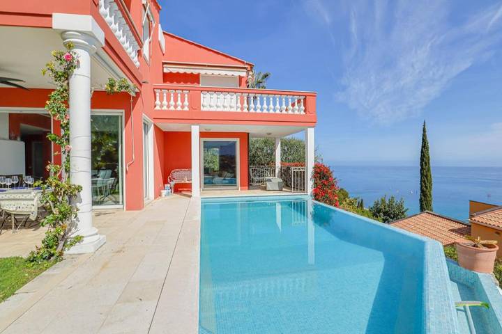 Villa per 8 persone, con Balcone e Terrazza nonché Giardino e Piscina a Mentone