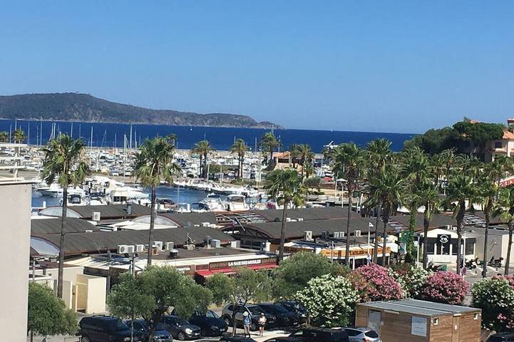 Gîte pour 4 personnes, avec terrasse dans Casino De Cavalaire