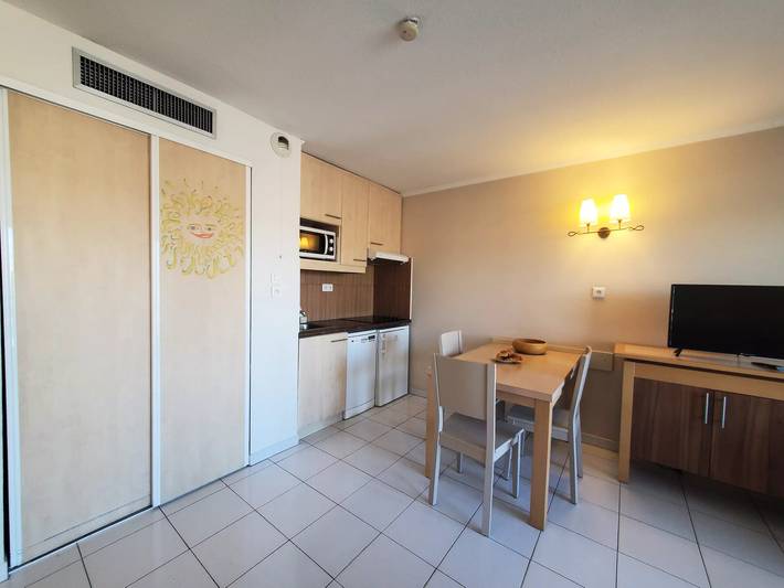 Gîte pour 3 personnes, avec balcon et piscine dans Plage du Port Fréjus - 2