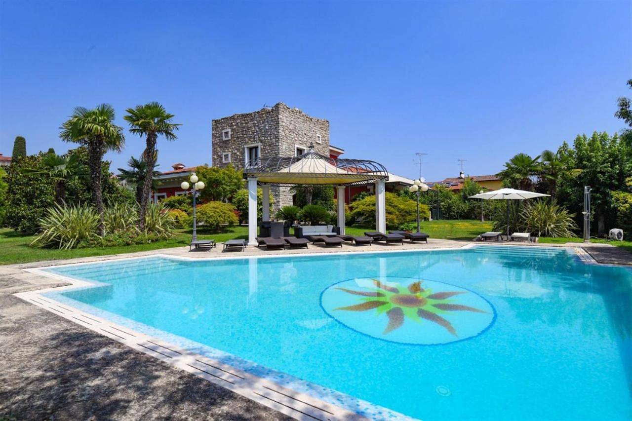 Private Luxury Villa with Pool in Moniga del Garda, Prealpi Gardesane