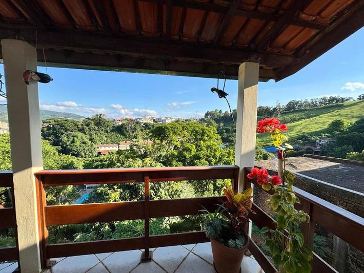 Casas e apartamentos de temporada para 8 pessoas, com vista e balcão em Serra Negra