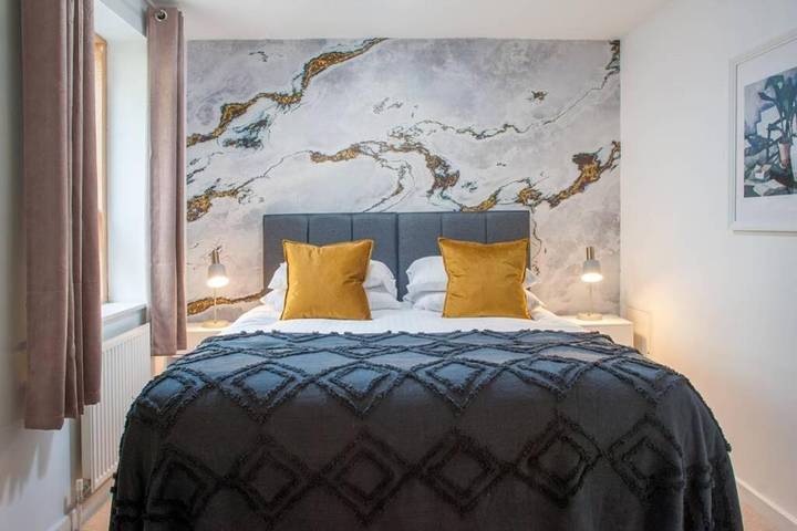 Villa for 9 people, with Balcony and Terrace as well as Garden and View in Bristol