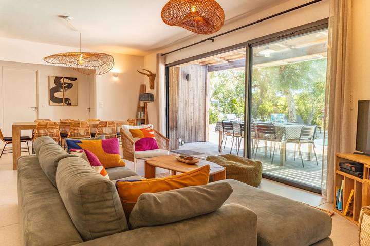 Location de vacances pour 8 personnes, avec terrasse ainsi que piscine et jardin, adapté aux familles à San-Gavino-di-Carbini - 2