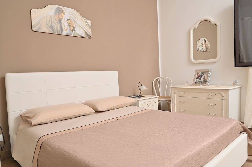 Vacation home with swimming pool (shared) with wide views and absolute tranquility. in Ispica, Ragusa Province