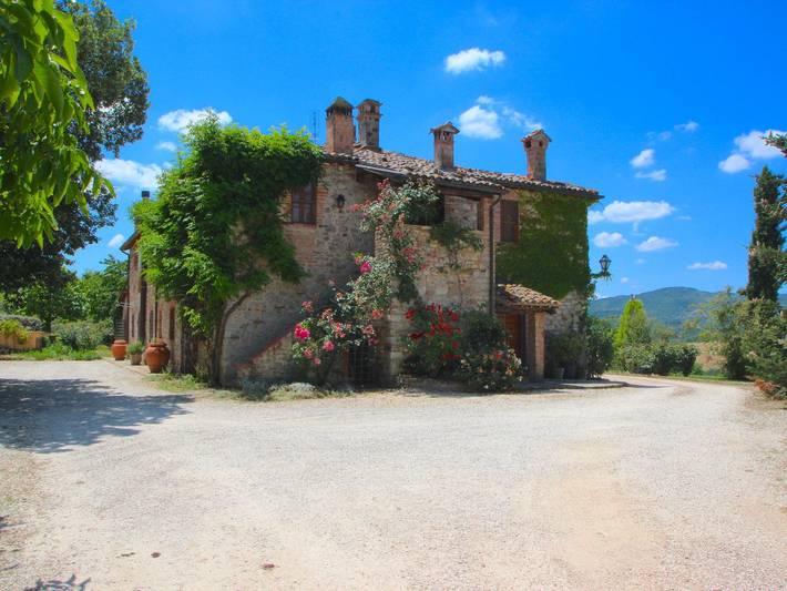 Agriturismo per 5 persone, con Balcone/Terrazza e Terrazza nonché Giardino e Piscina a San Venanzo