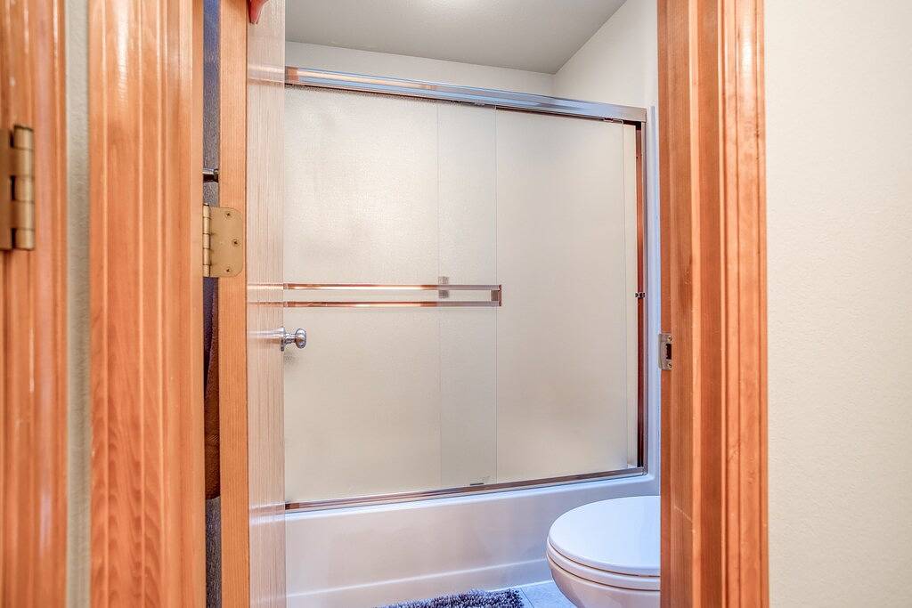 Single-level - Private Wrap Deck with Hot Tub is Perfect Way to Enjoy Sunriver! in Sunriver, Deschutes County