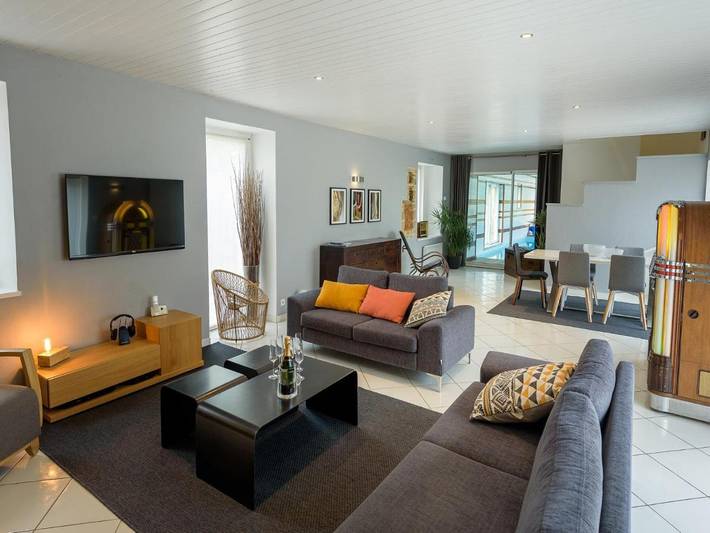 Location de vacances pour 8 personnes, avec jardin ainsi que piscine et terrasse à Plouguin - 2