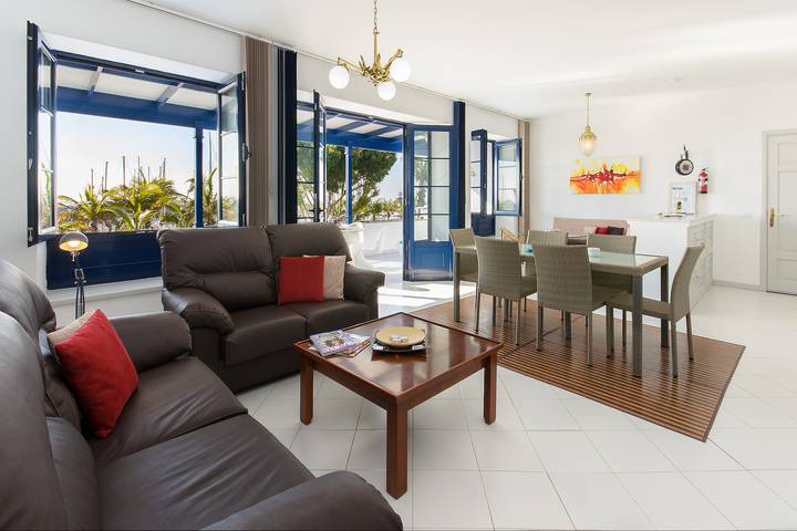 Ganze Wohnung, Ferienwohnung "Vistagua" mit schöner Ausstattung und geräumiger Terrasse mit Meerblick in Puerto Calero, Yaiza