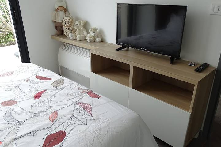 Location de vacances pour 4 personnes, avec terrasse ainsi que jacuzzi et piscine à Tourbes - 2