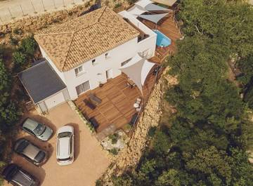 Chambre d’hôte pour 2 personnes, avec terrasse ainsi que piscine et jacuzzi à Solliès-Toucas