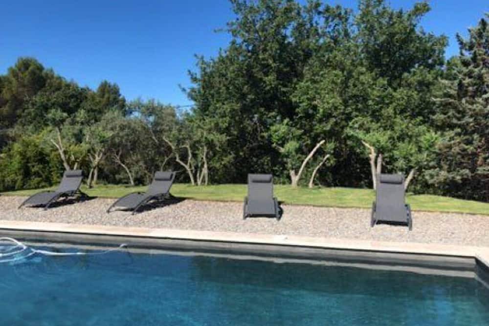 Country house at the foot of the Luberon in Lauris, Parc naturel régional du Luberon