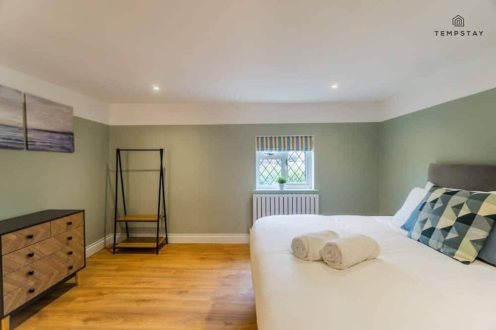 Stylish Home ❤ Free Parking - 10 Mins To Legoland! in Windsor, Berkshire