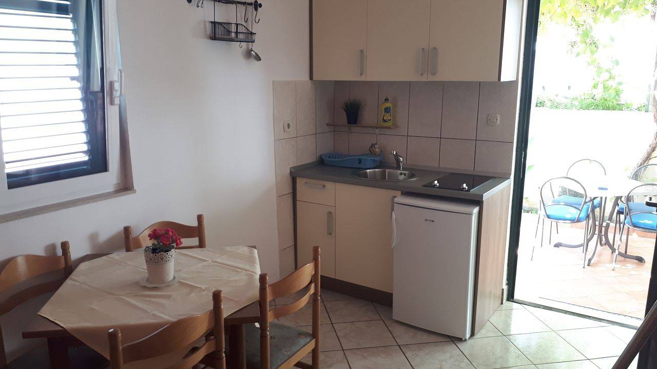 Ganze Ferienwohnung, Ferienwohnung für 4 Personen (24 m²) in Zaostrog in Zaostrog, Makarska Riviera