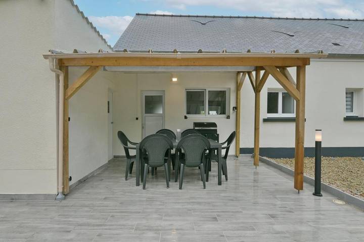 Location de vacances pour 7 personnes, avec Terrasse et Jardin à Vindefontaine